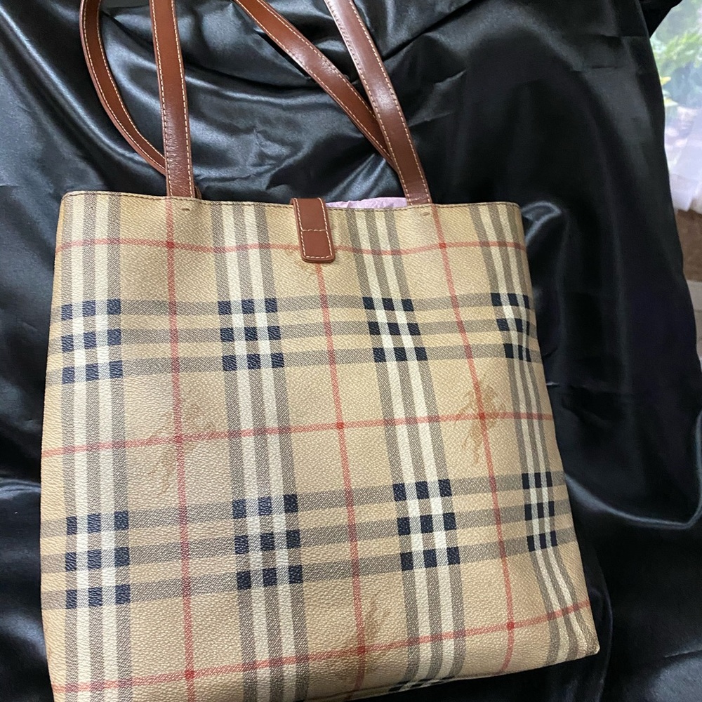 🎉 HP 🎉Burberry Tote Bag - Picture 2 of 14
